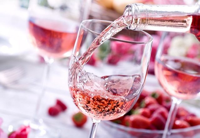 Как выбрать бокалы для вина с учетом его сорта и оттенка