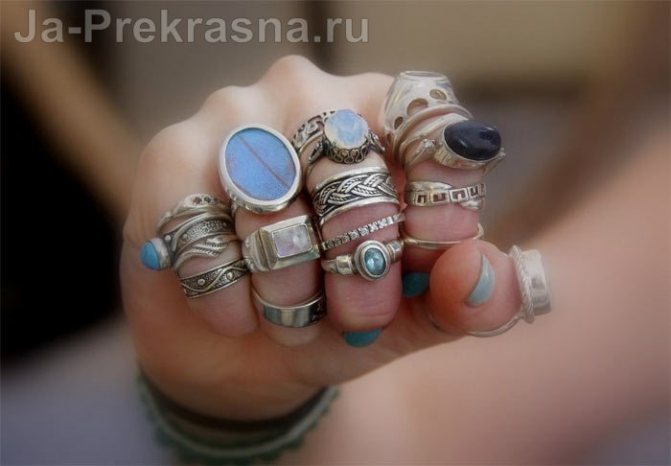 кольца на разных пальцах