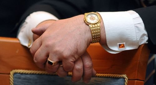 На какой руке носят часы мужчины по правилам этикета