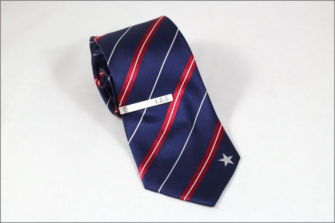 Яркий галстук
